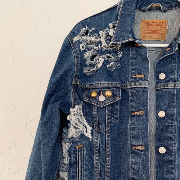 Levi’s Distressed Jacket - Picture 2 of 4